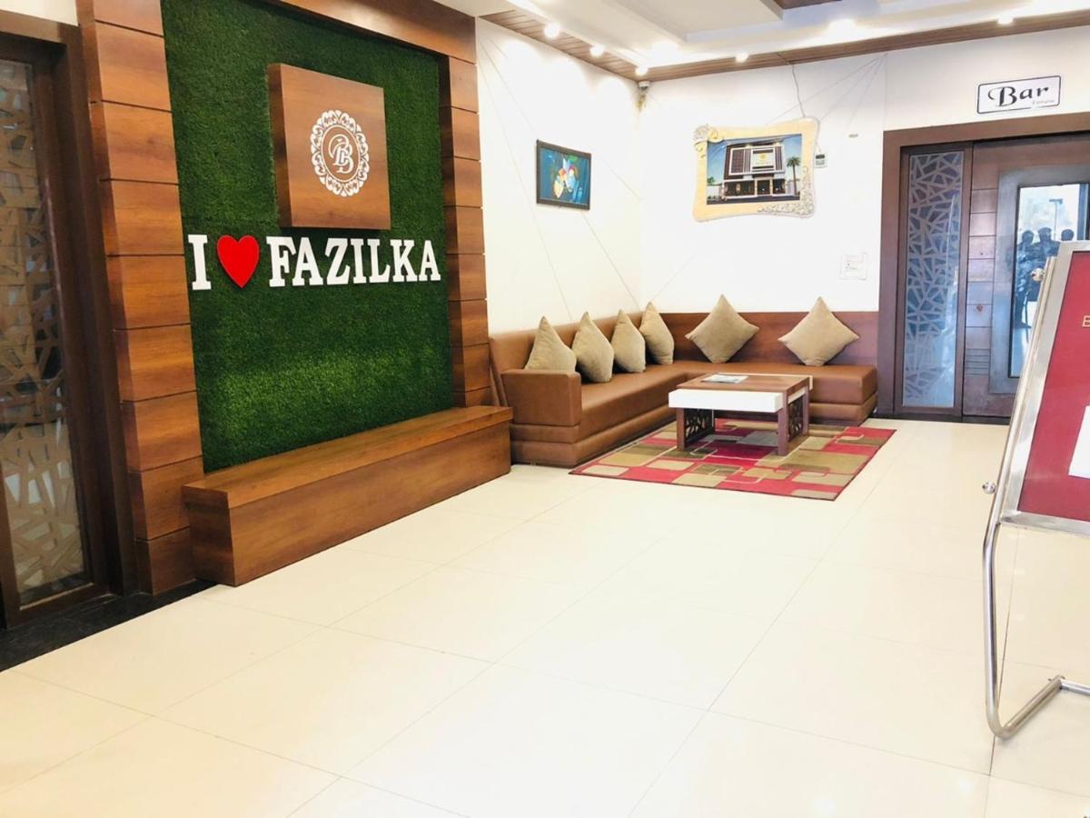 Hotel Blessing Bells Fāzilka Exterior foto